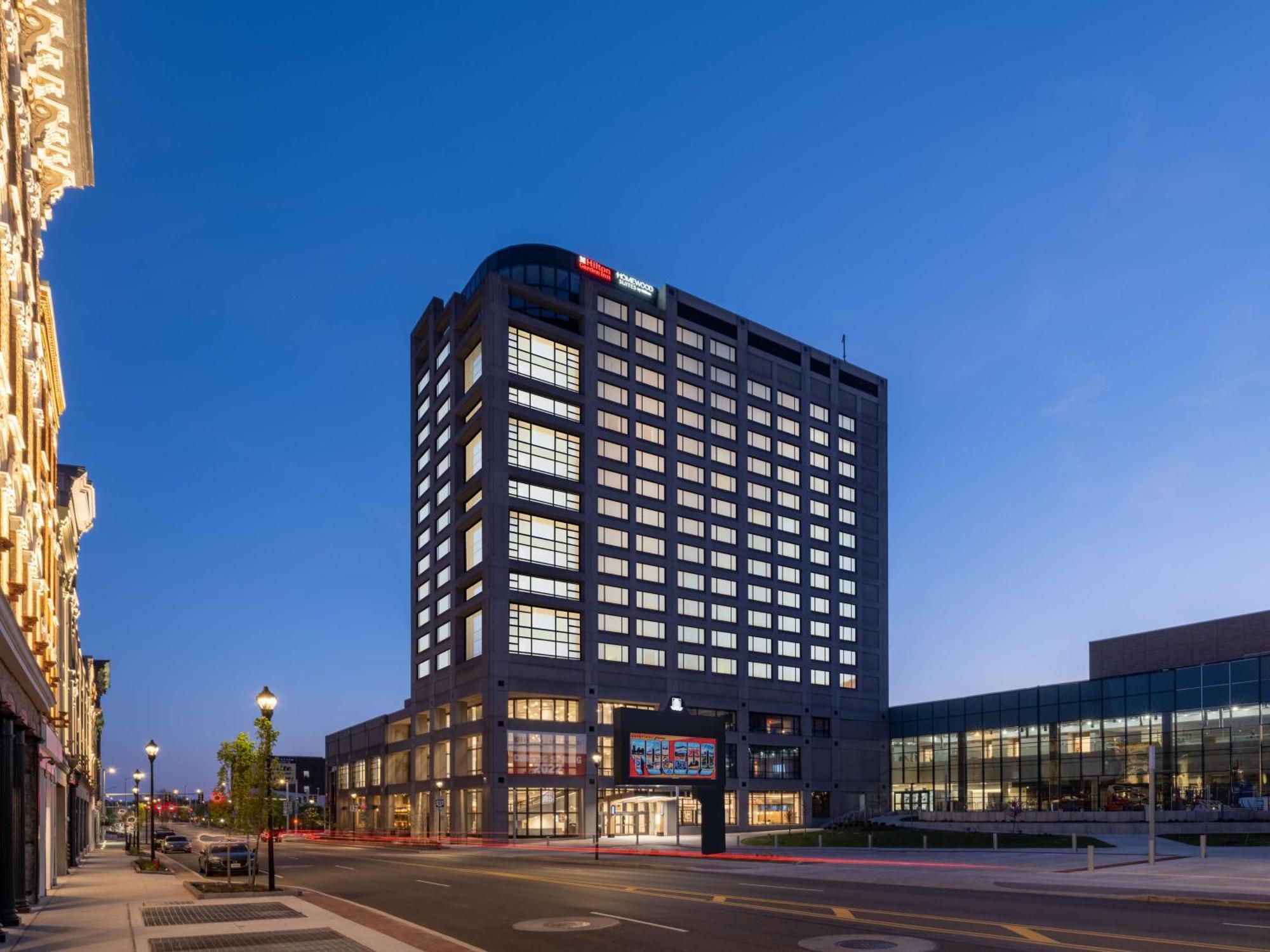 Hilton Garden Inn Toledo Downtown Exterior photo