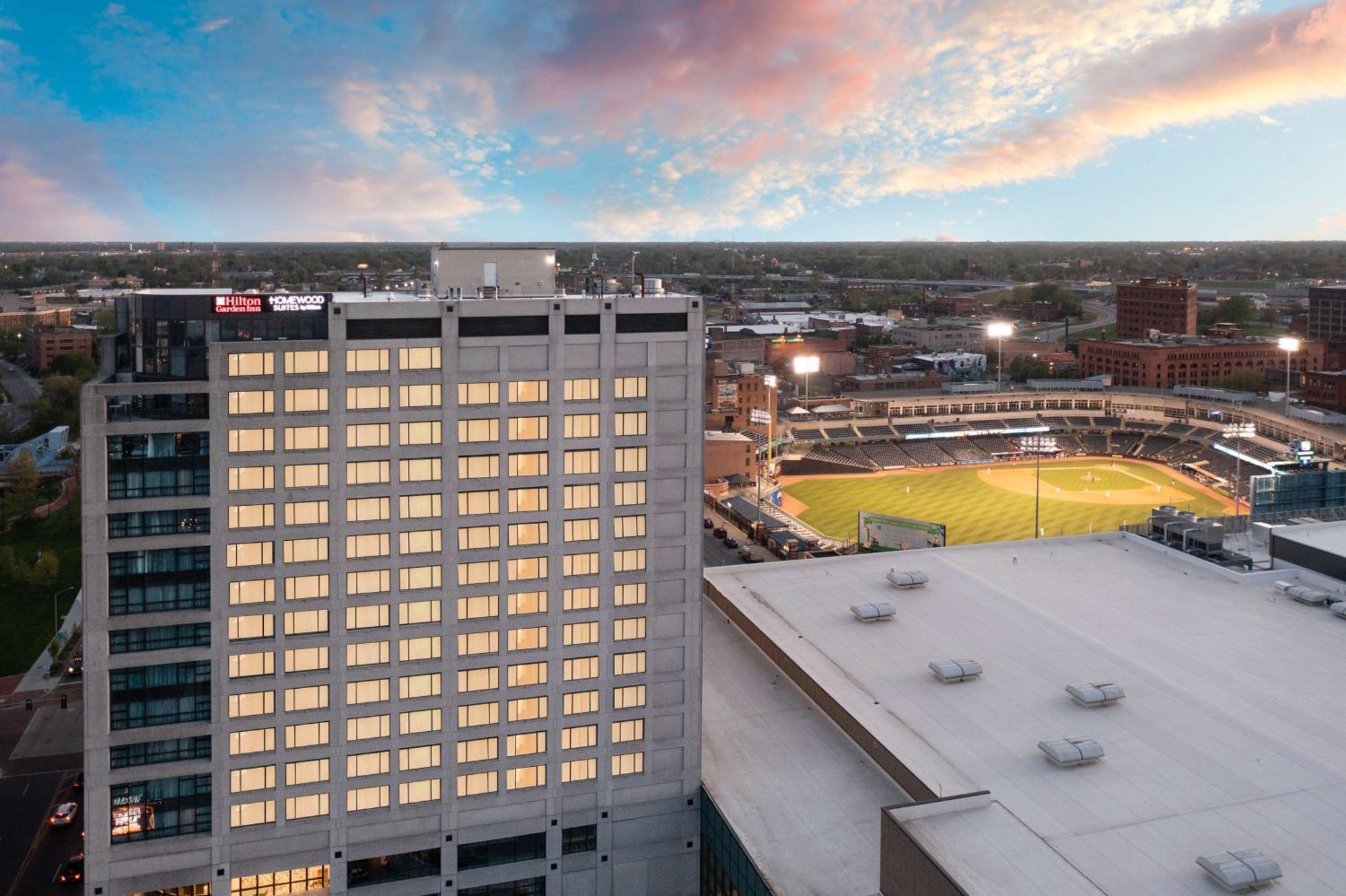 Hilton Garden Inn Toledo Downtown Exterior photo